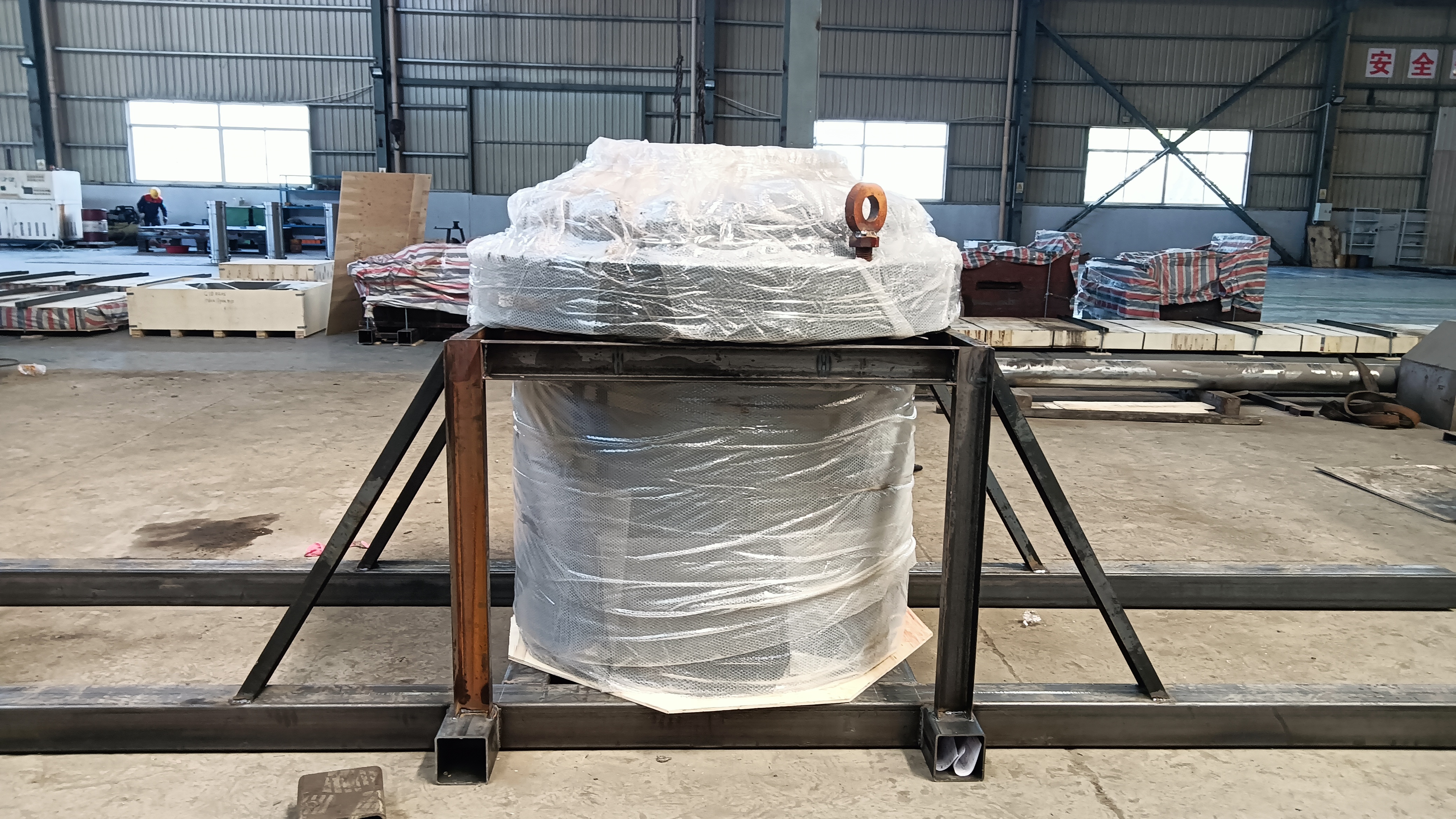hydraulic cylinder steel pallet package from Jiangyin ETERNAL.jpg