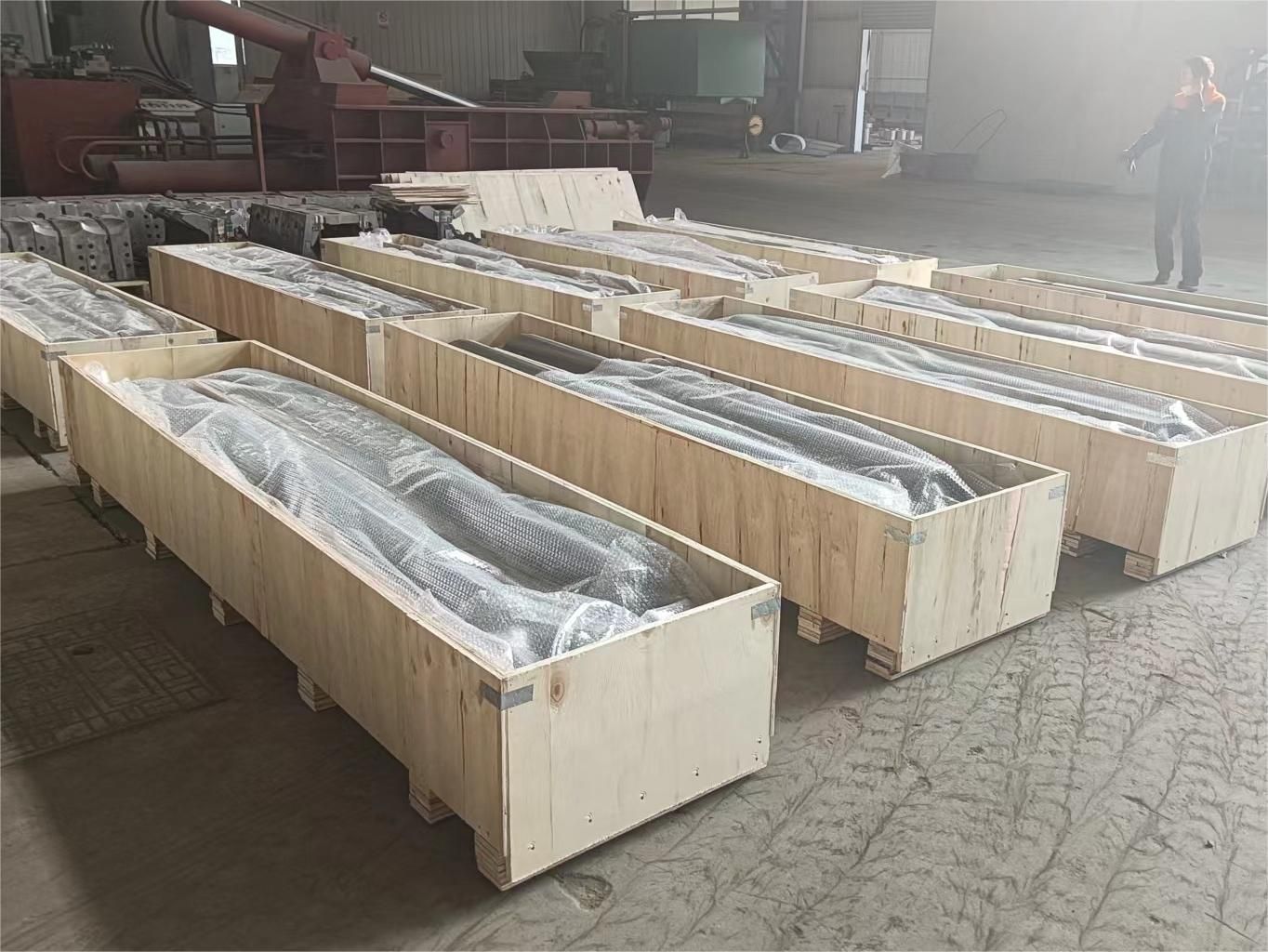 Wooden box package of roll shaft from ETERNAL.jpg